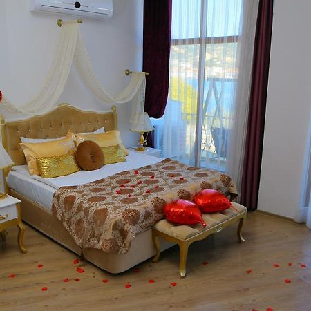 Huri & Nuri Hotel (Adults Only) Foça Bagian luar foto