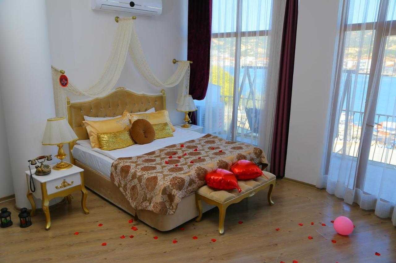 Huri & Nuri Hotel (Adults Only) Foça Bagian luar foto