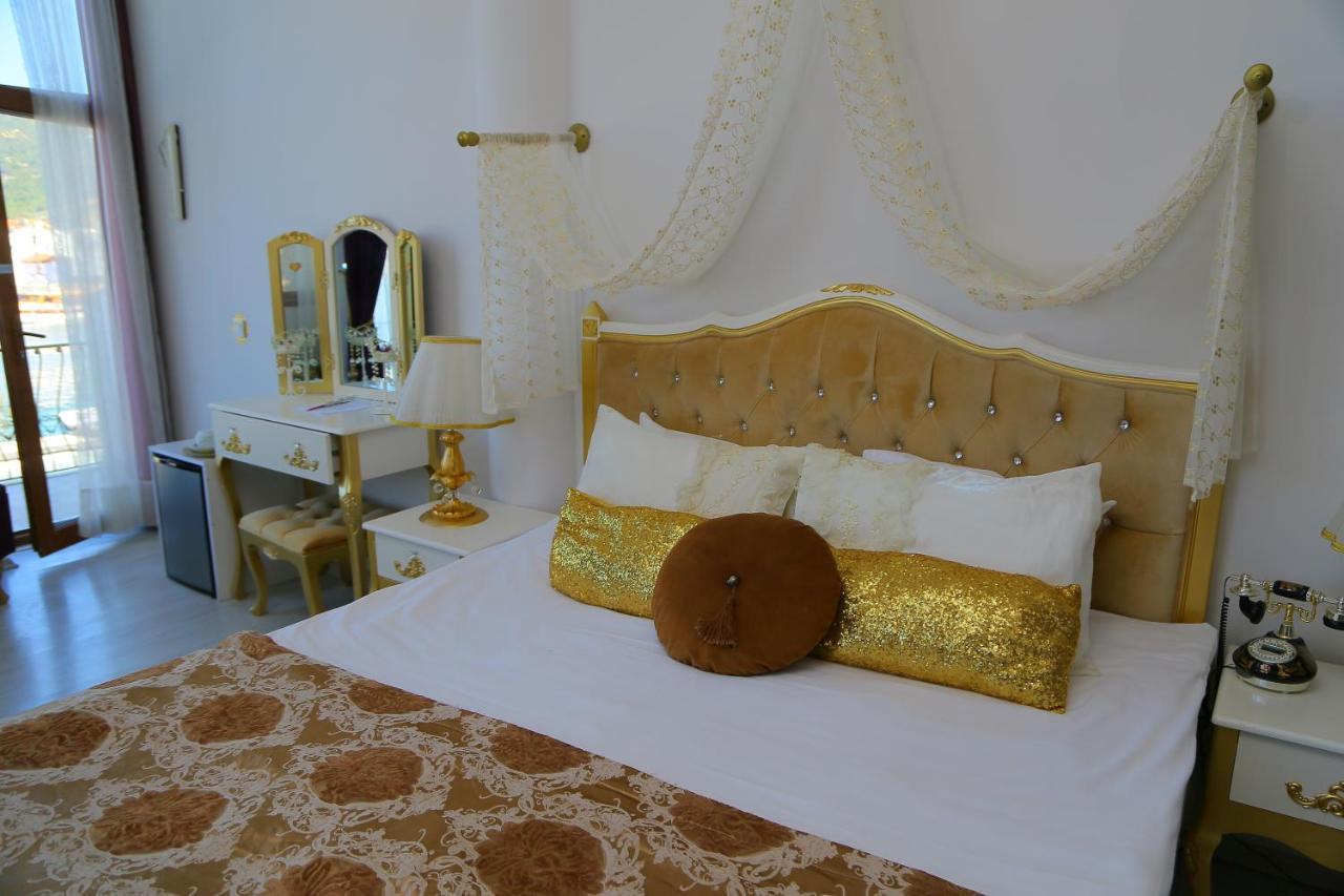 Huri & Nuri Hotel (Adults Only) Foça Bagian luar foto