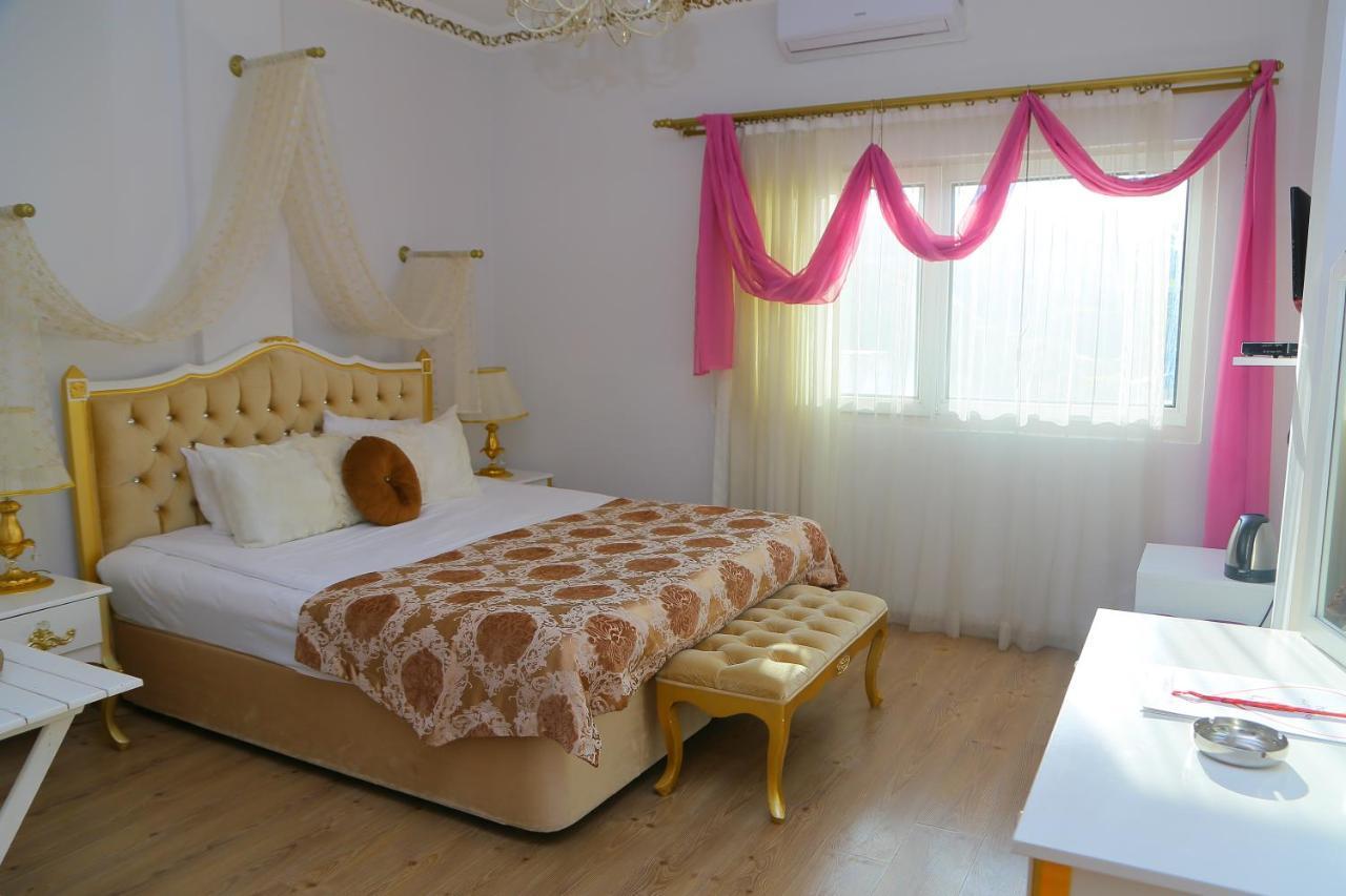 Huri & Nuri Hotel (Adults Only) Foça Bagian luar foto