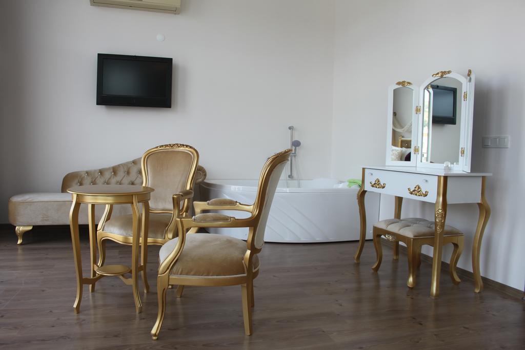 Huri & Nuri Hotel (Adults Only) Foça Bagian luar foto