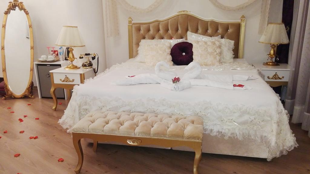 Huri & Nuri Hotel (Adults Only) Foça Bagian luar foto