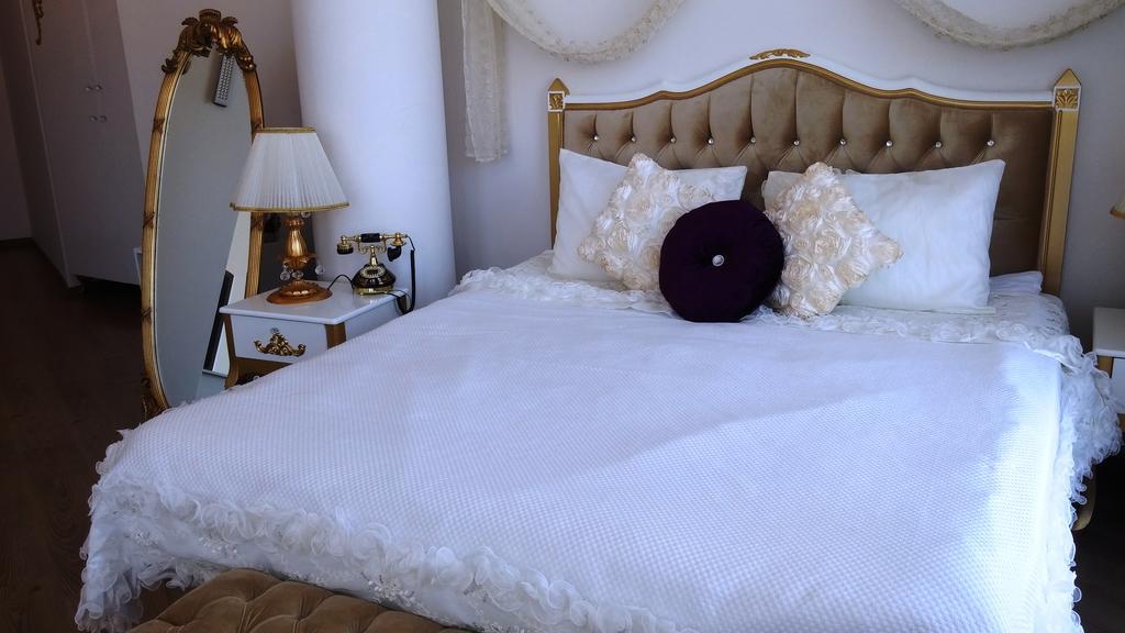 Huri & Nuri Hotel (Adults Only) Foça Bagian luar foto