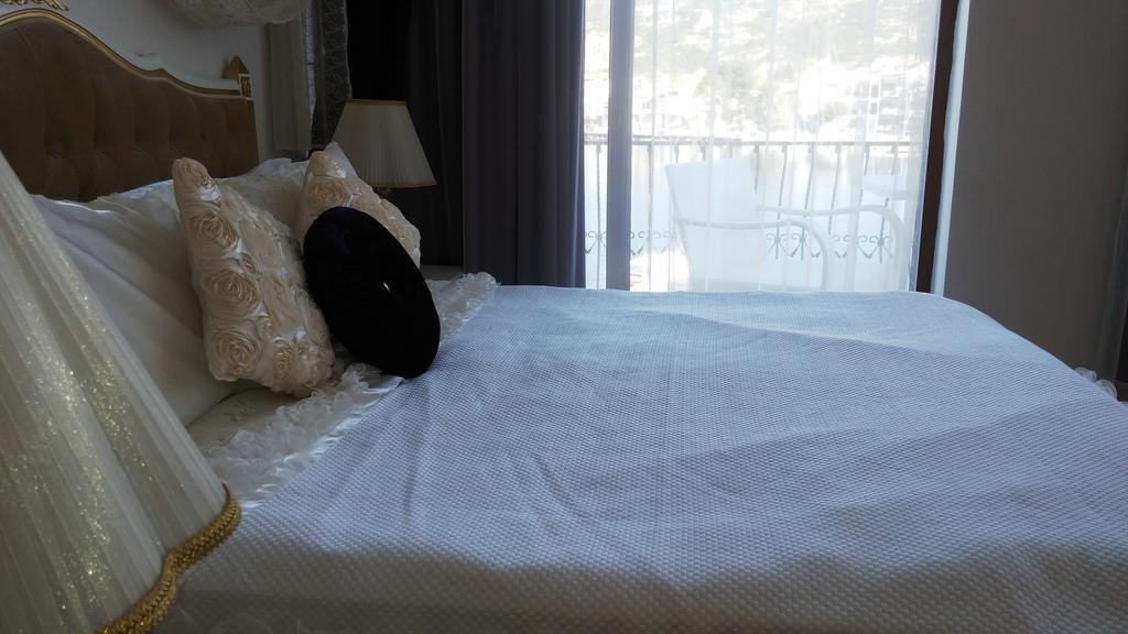 Huri & Nuri Hotel (Adults Only) Foça Bagian luar foto