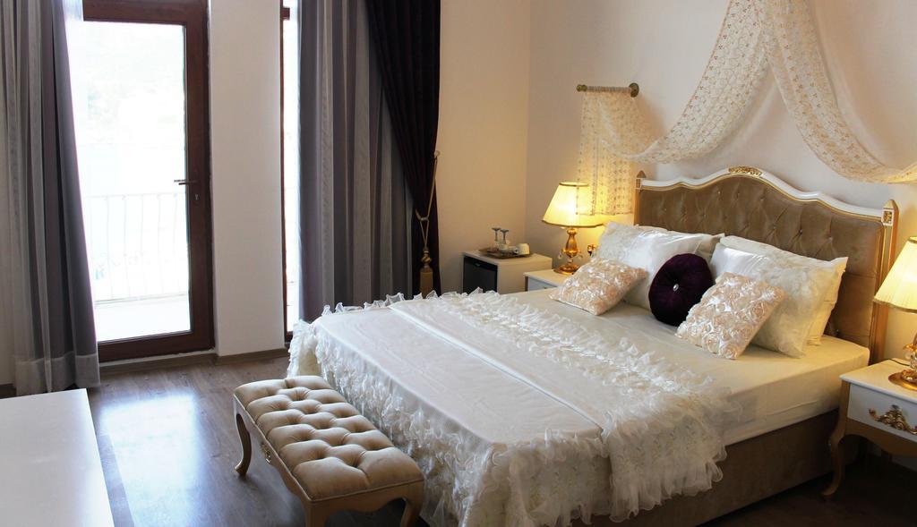 Huri & Nuri Hotel (Adults Only) Foça Bagian luar foto