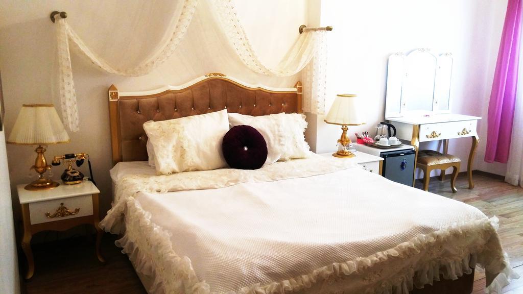 Huri & Nuri Hotel (Adults Only) Foça Bagian luar foto