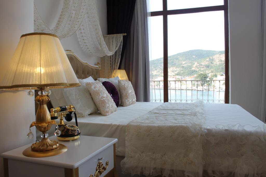 Huri & Nuri Hotel (Adults Only) Foça Bagian luar foto